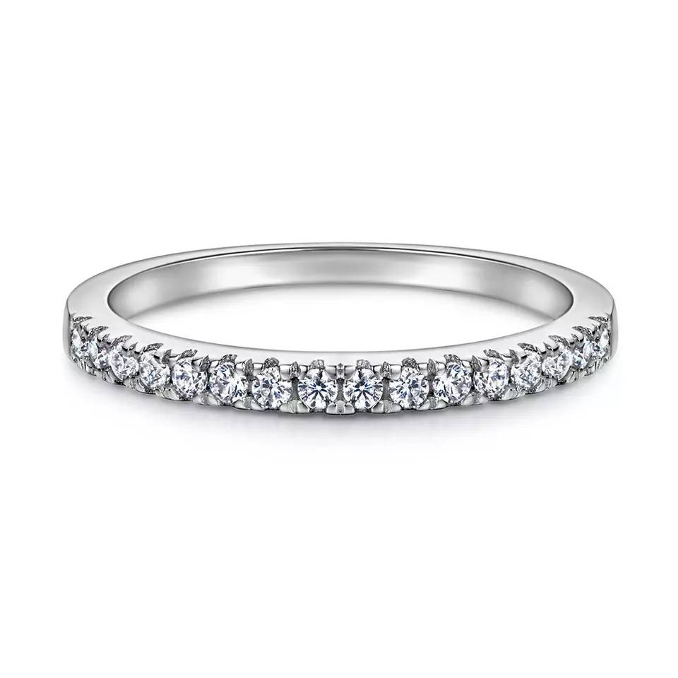 Charming Round Cut Moissanite Ring